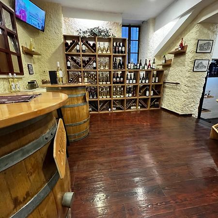 Patche Residence - A Wine Cellar Hideaway In The Historic Home Of Revolutionary Metodi Patche أوهغيد المظهر الخارجي الصورة