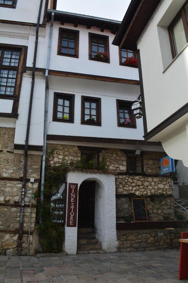 Patche Residence - A Wine Cellar Hideaway In The Historic Home Of Revolutionary Metodi Patche أوهغيد المظهر الخارجي الصورة