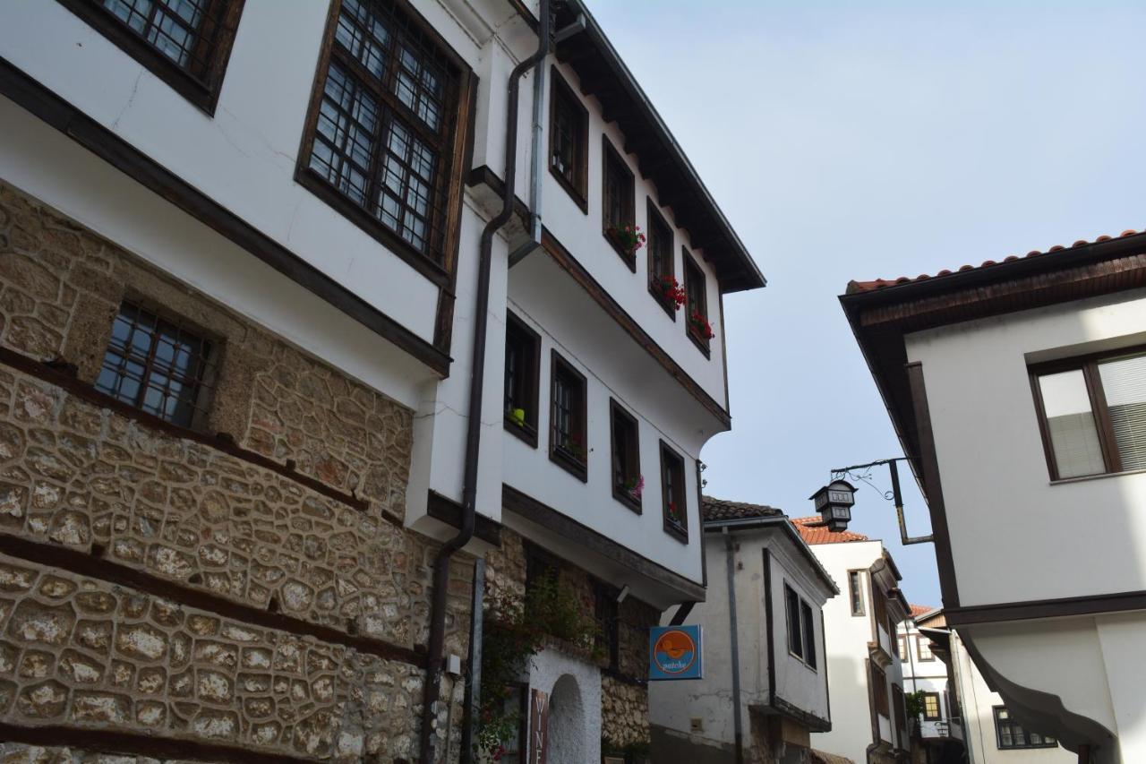Patche Residence - A Wine Cellar Hideaway In The Historic Home Of Revolutionary Metodi Patche أوهغيد المظهر الخارجي الصورة