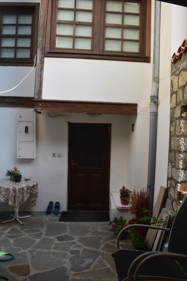 Patche Residence - A Wine Cellar Hideaway In The Historic Home Of Revolutionary Metodi Patche أوهغيد المظهر الخارجي الصورة