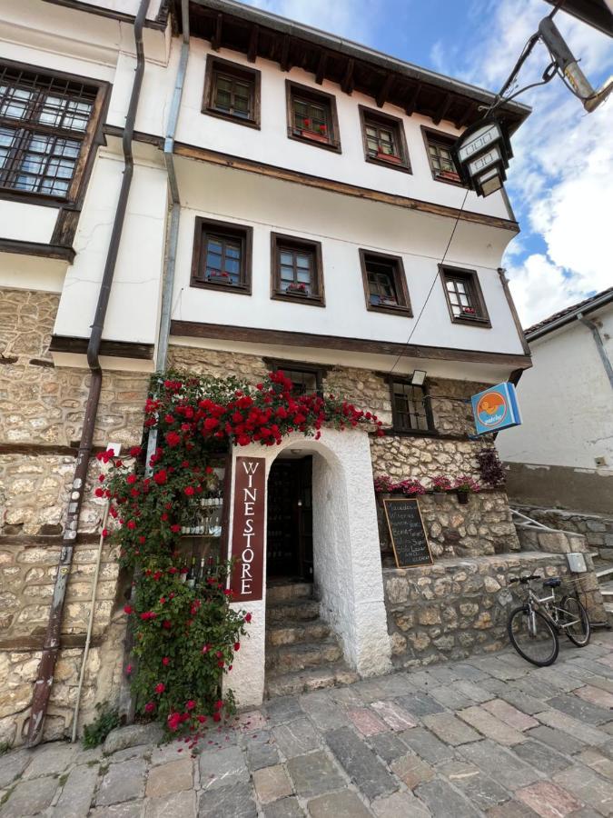 Patche Residence - A Wine Cellar Hideaway In The Historic Home Of Revolutionary Metodi Patche أوهغيد المظهر الخارجي الصورة