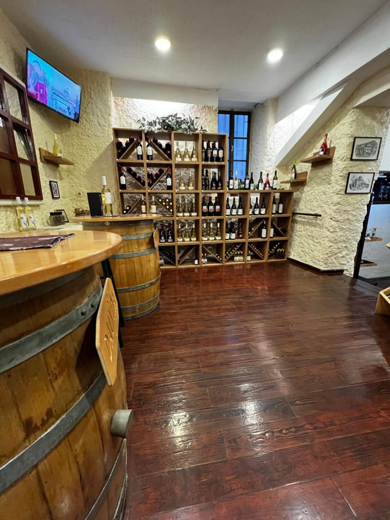Patche Residence - A Wine Cellar Hideaway In The Historic Home Of Revolutionary Metodi Patche أوهغيد المظهر الخارجي الصورة
